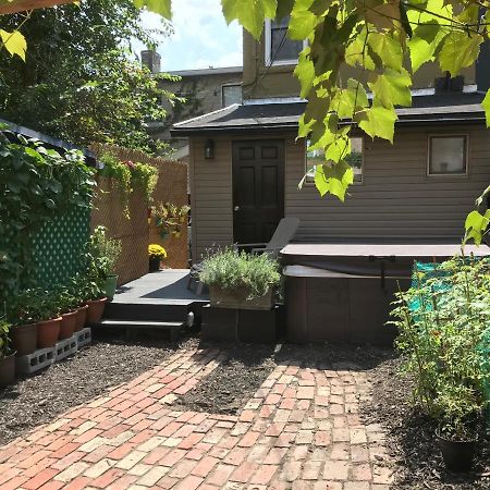 Love-Nest With Private Hot Tub Toronto Eksteriør billede