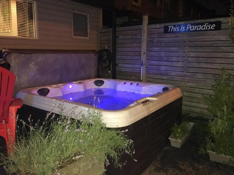 Love-Nest With Private Hot Tub Toronto Eksteriør billede